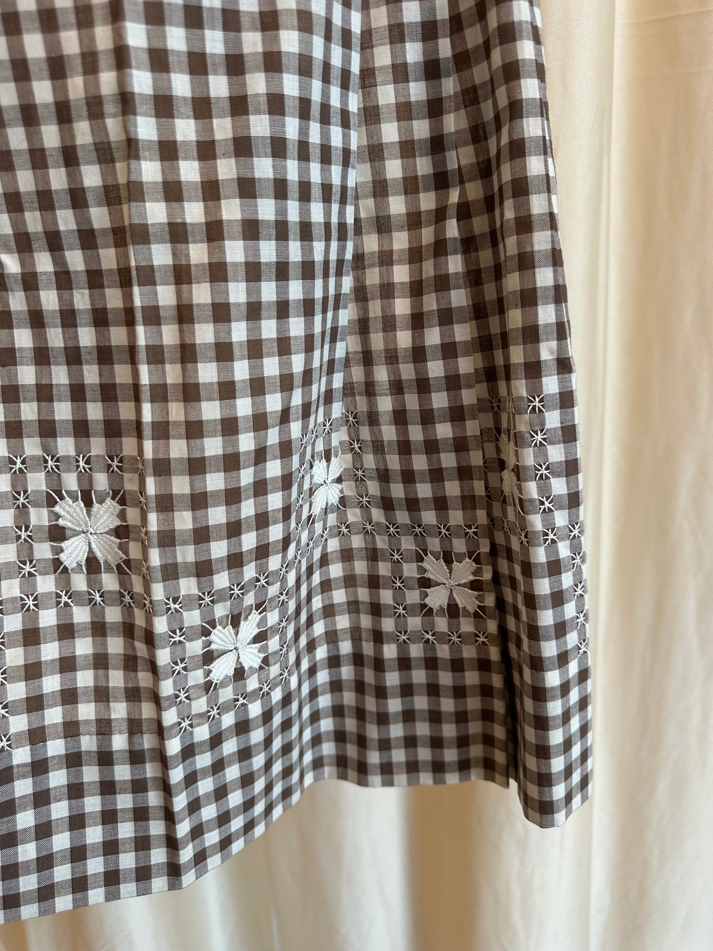 1970s gingham embroidered apron