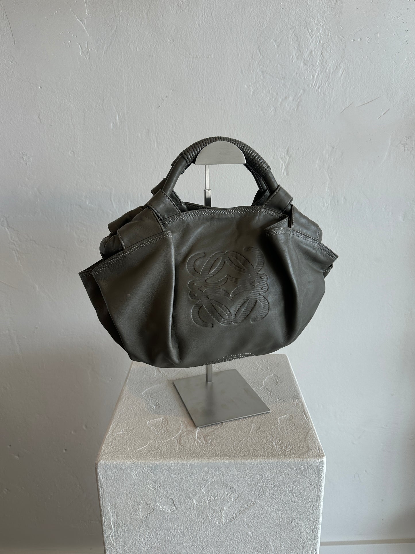Loewe Nappa Aire Leather Handbag - Gray