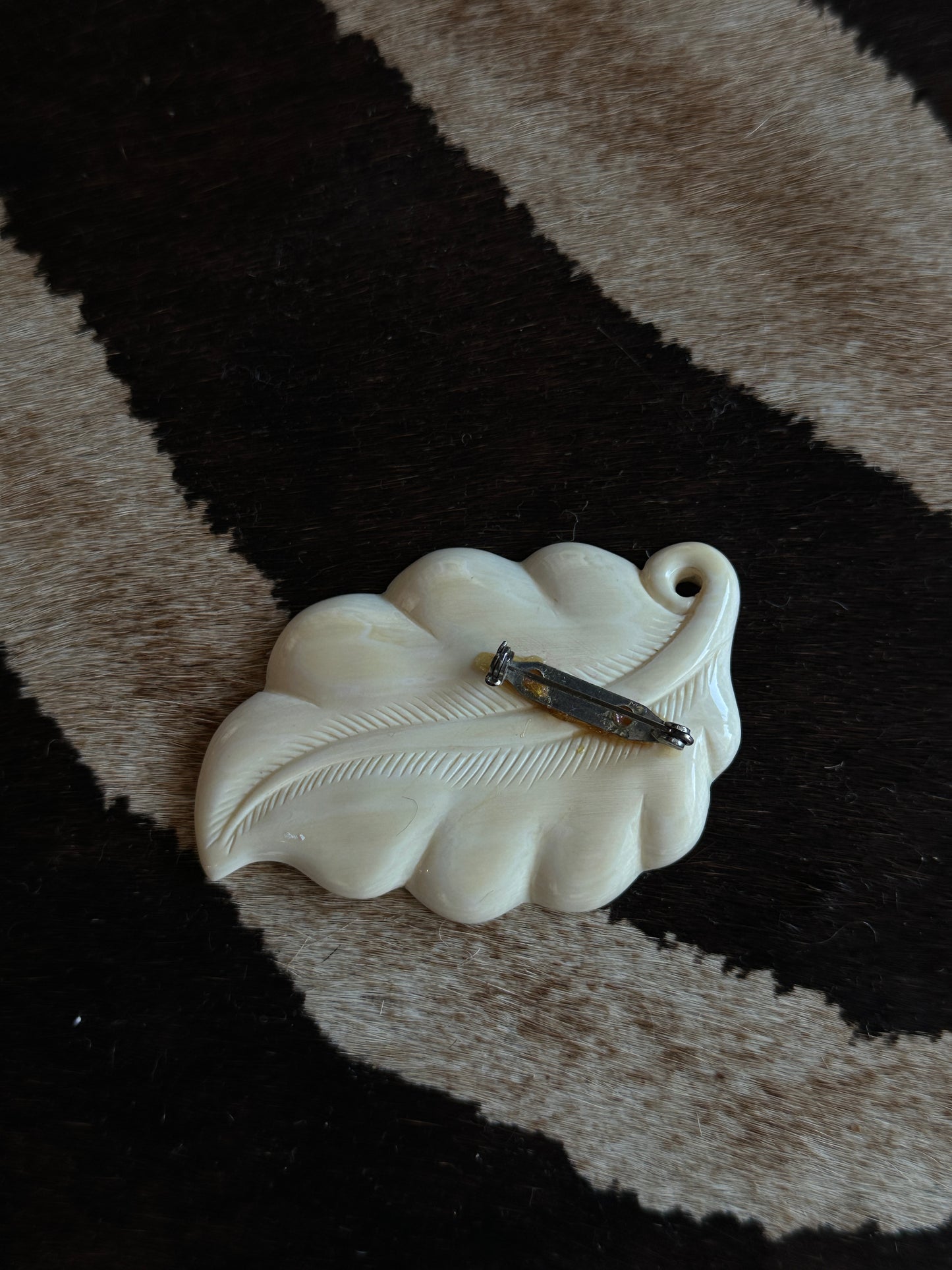 Vintage Carved Leaf Brooch in Ivory Tone