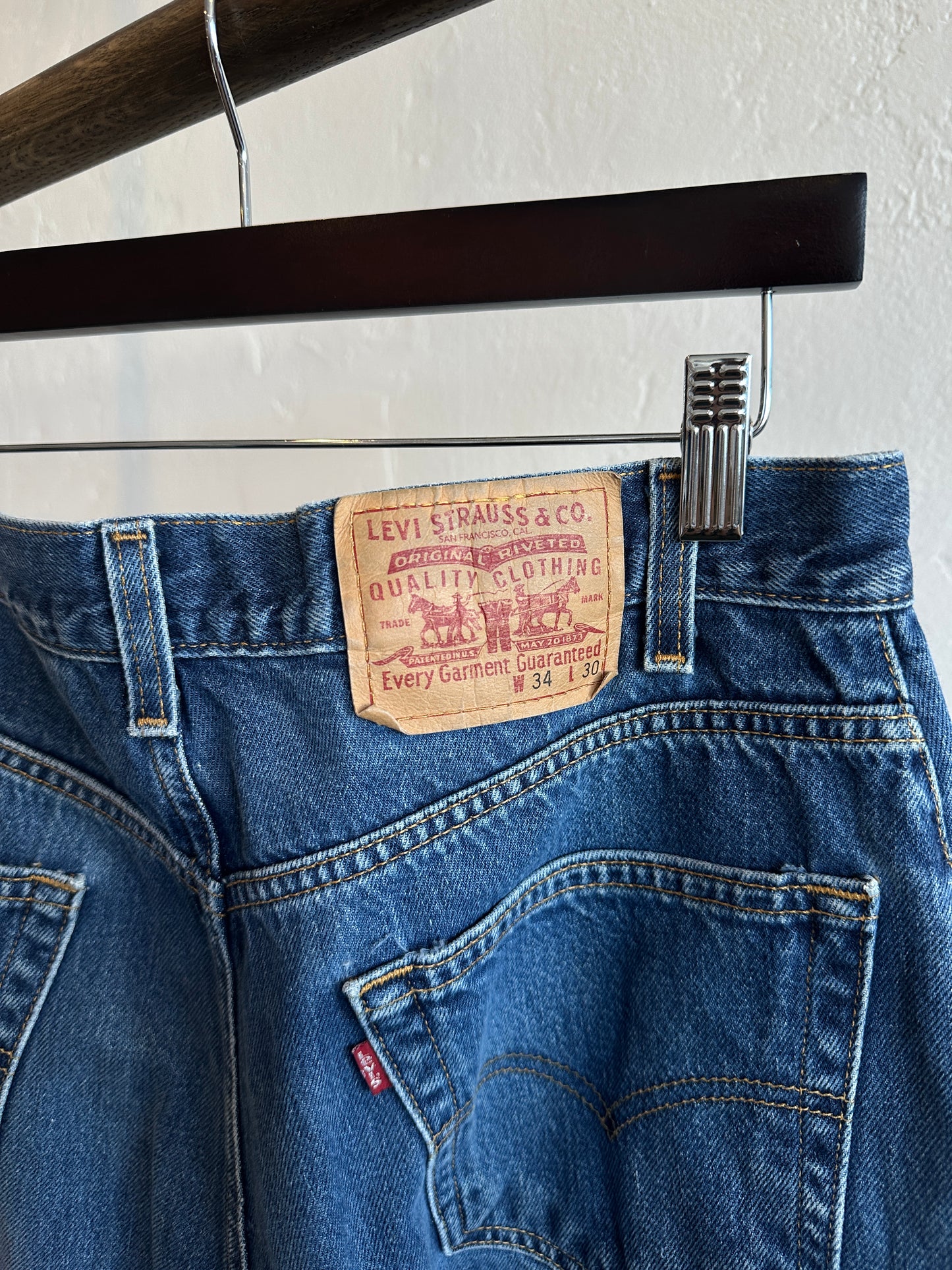 Vintage Levi’s 550 Relaxed Straight Leg Jeans 34x30