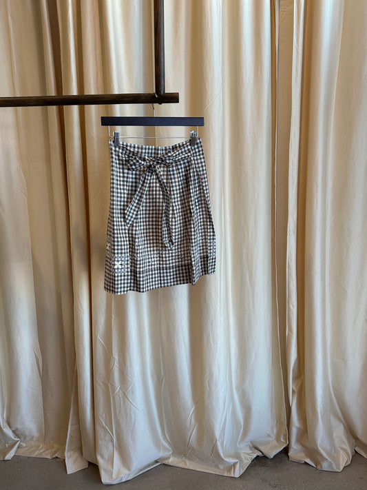 1970s gingham embroidered apron