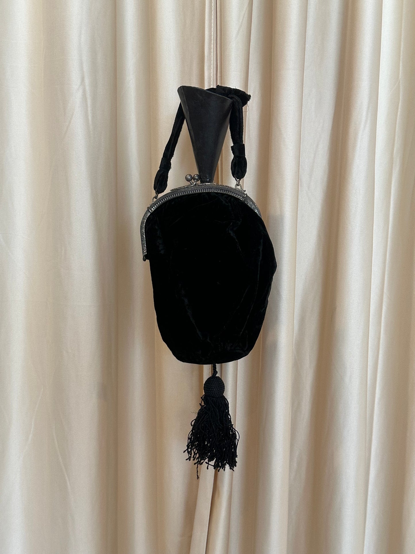 Antique Velvet Tassel Bag