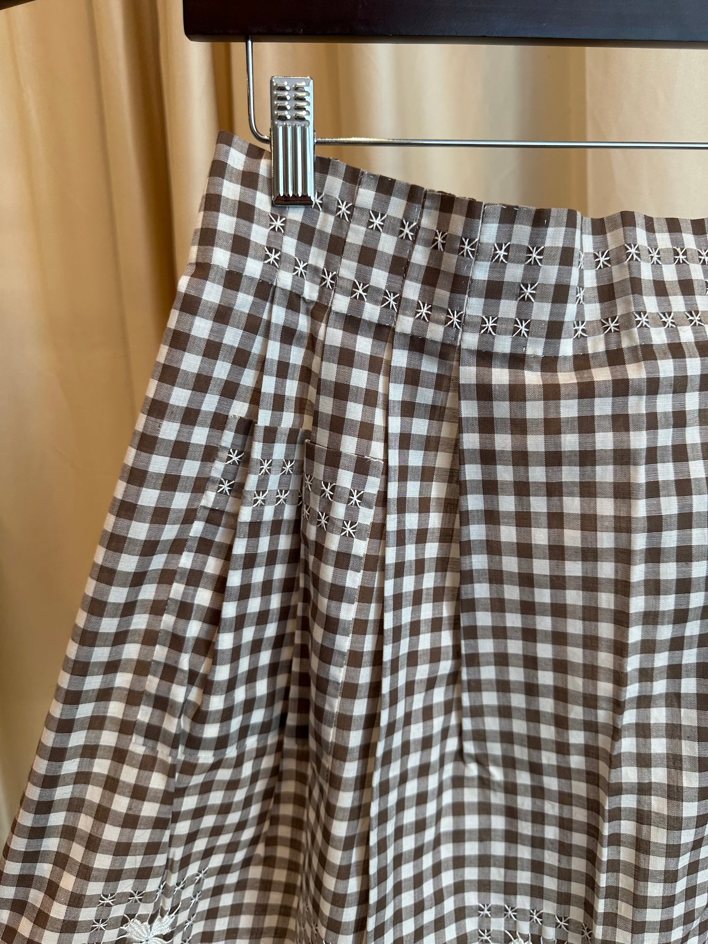 1970s gingham embroidered apron