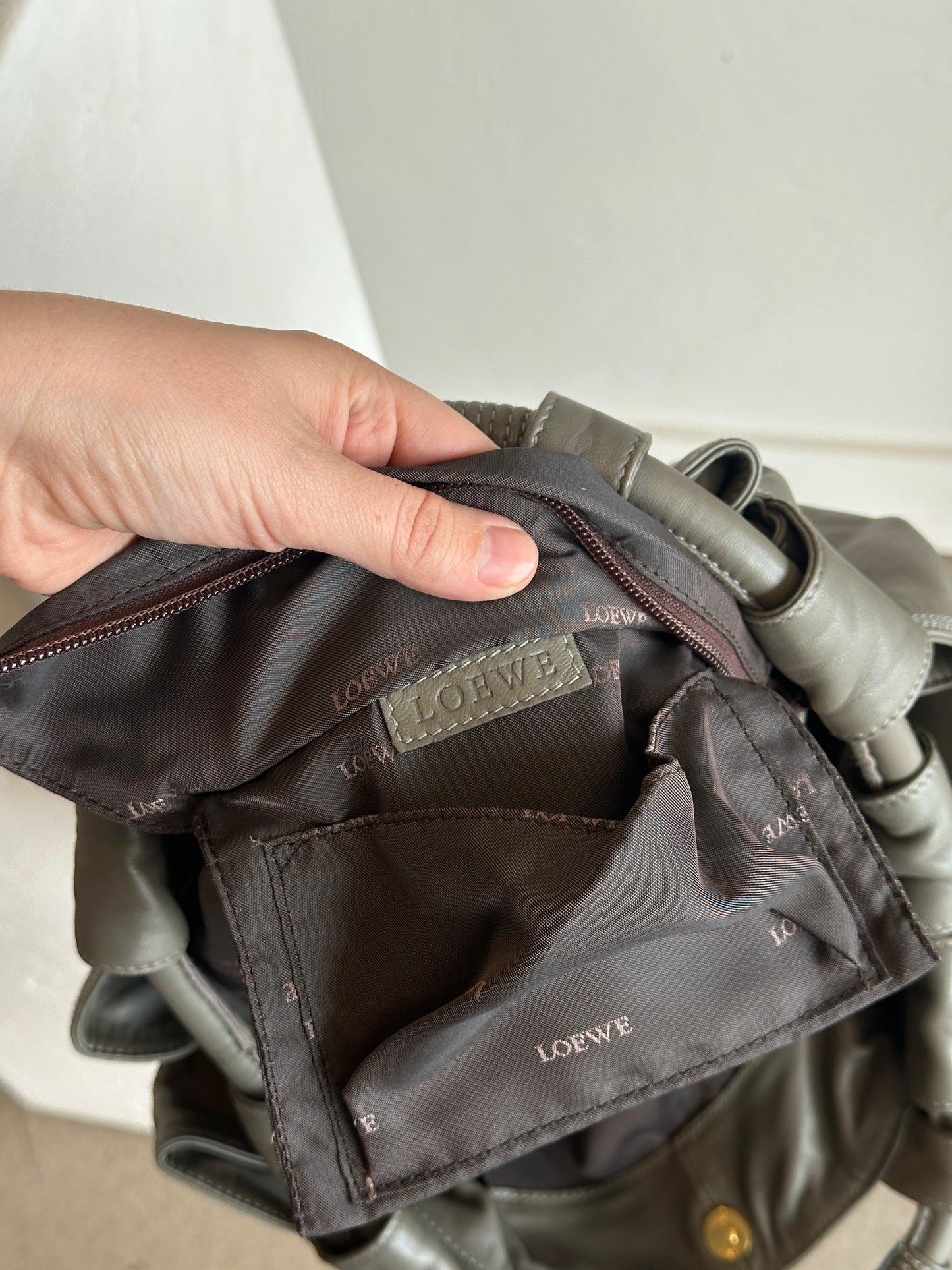 Loewe Nappa Aire Leather Handbag - Gray